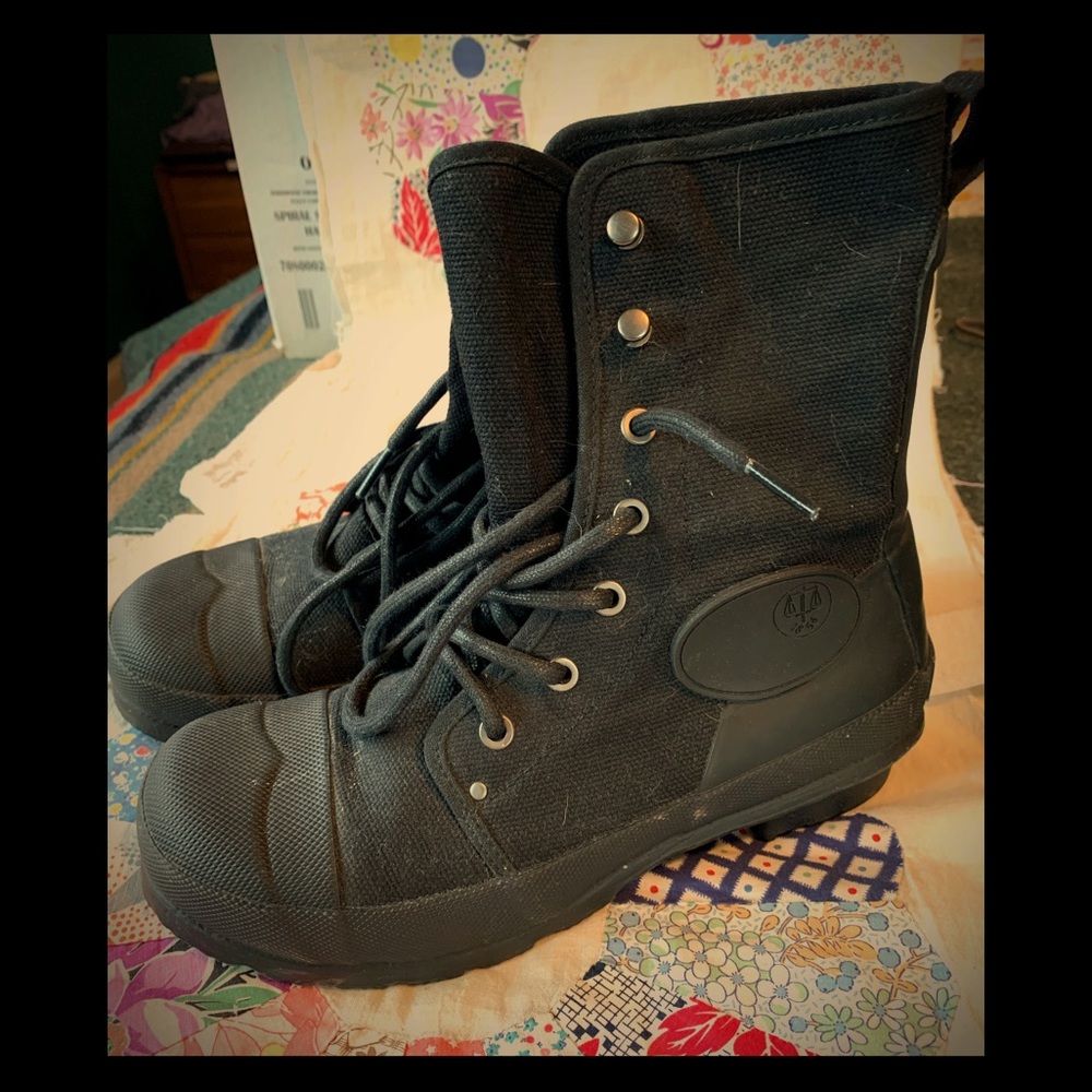 Hunter Wellies brand canvas and rubber midi boots